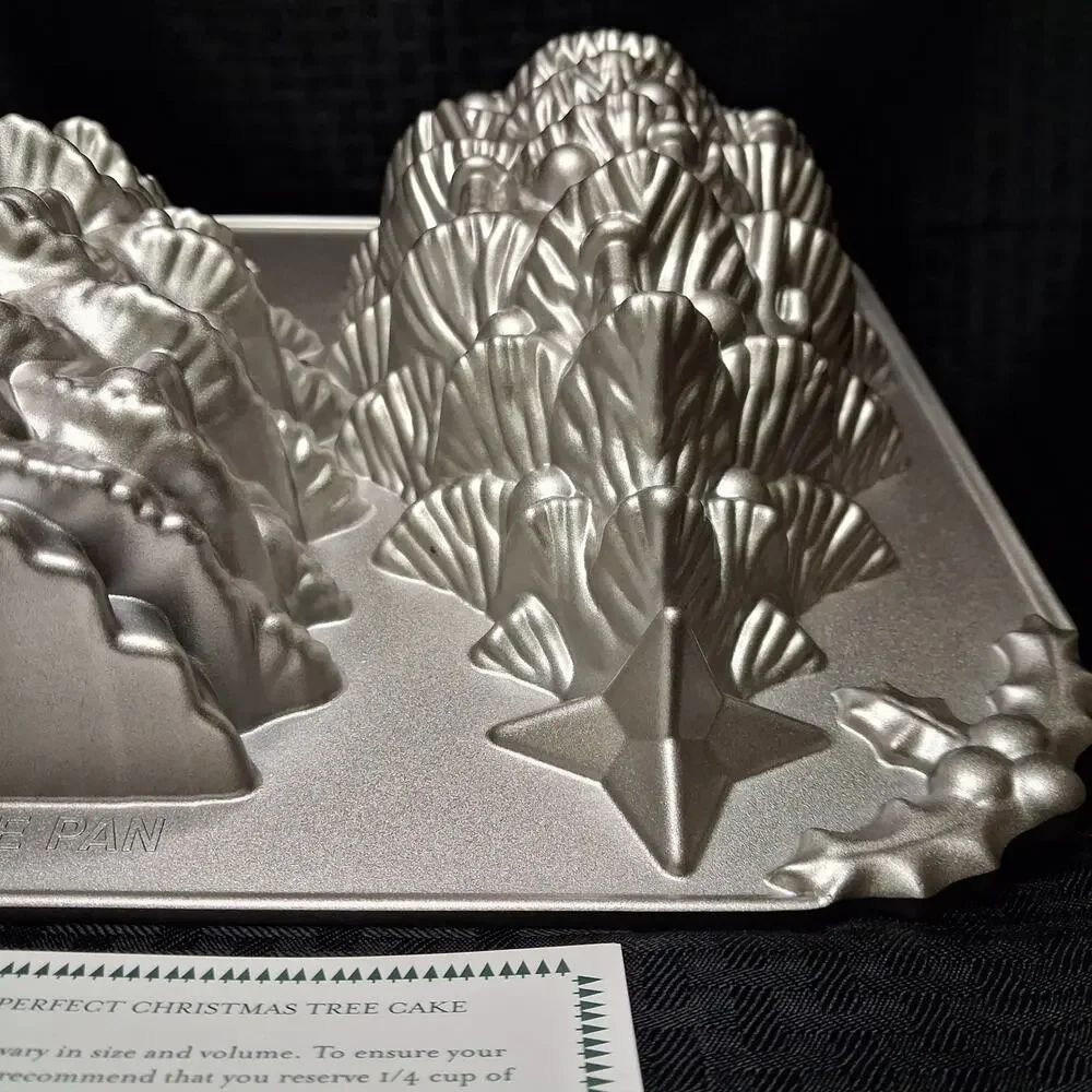 Nordic Ware Cast Aluminum Holiday Christmas Tree Double 9 Cup 3D Cake Pan Mold